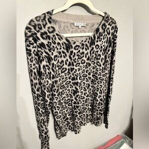 Eight 18 light Leopard Sweater XL